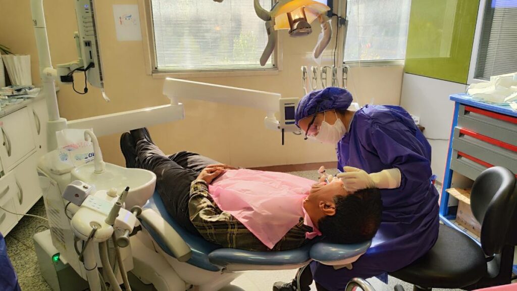 دکتر فریناز عسکرپور حرفه ای ترین متخصص ایمپلنت